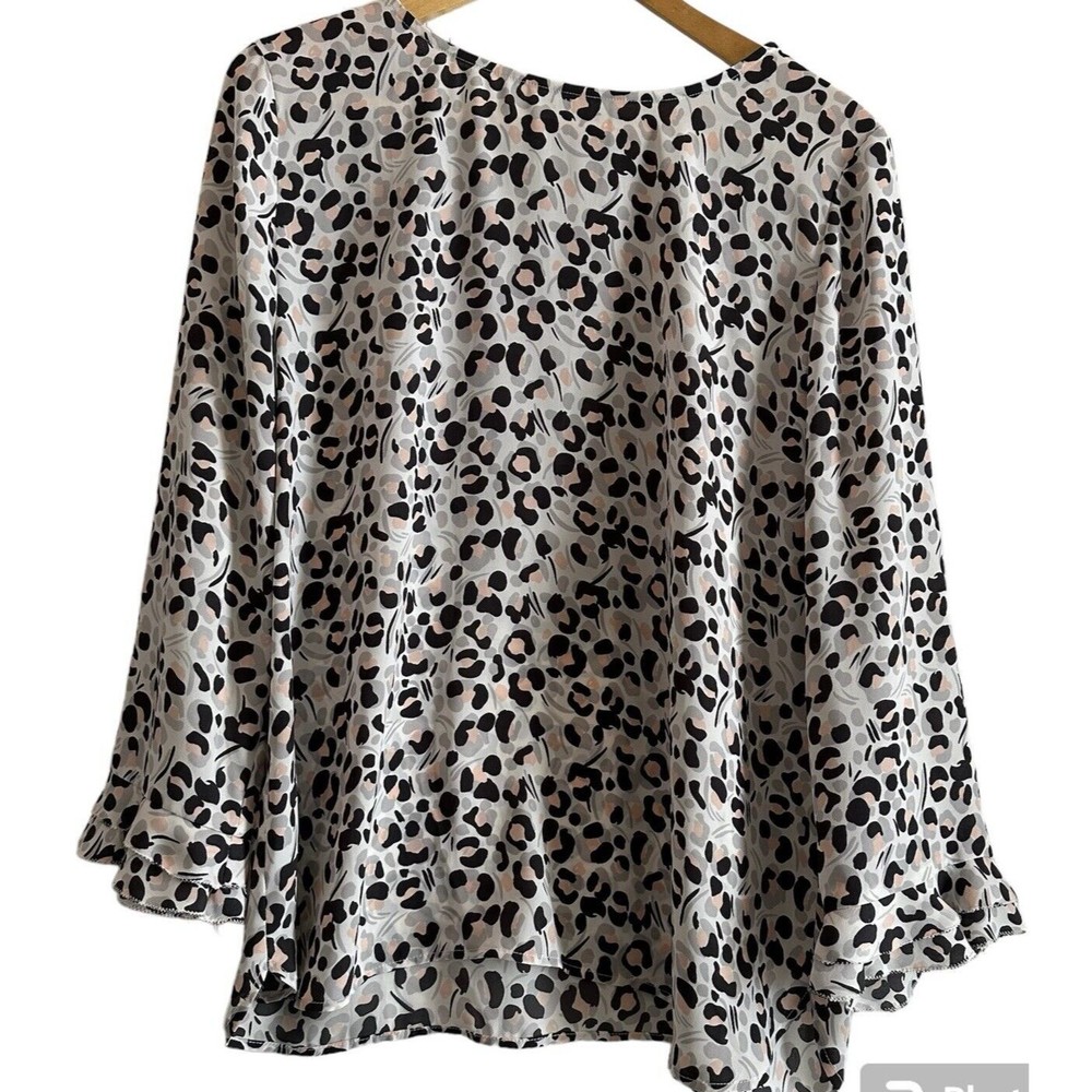 Loft grey pink leopard print ruffled blouse Size Medium
